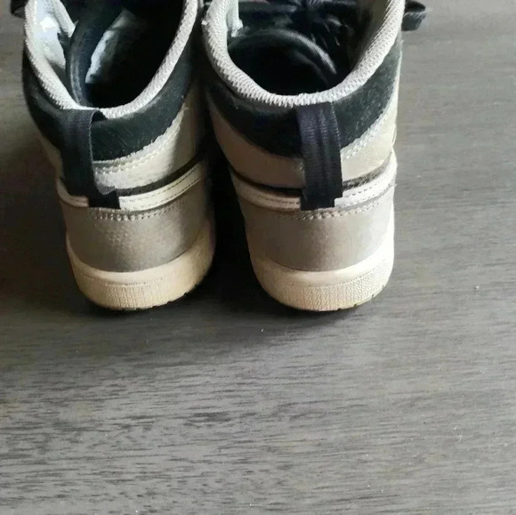 Youth Jordan 1 - Picture 2 of 5